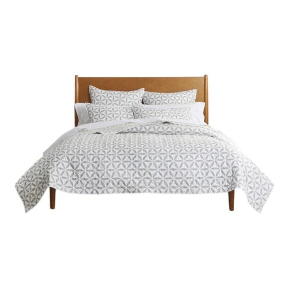 NEW Fieldcrest Geo Euro Pillow Sham in Gray/White (Size: 26" x 26") - Picture 3 of 8